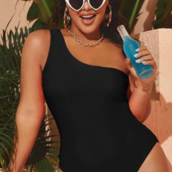 One Should One Piece Swimsuit - Picture 2 of 2